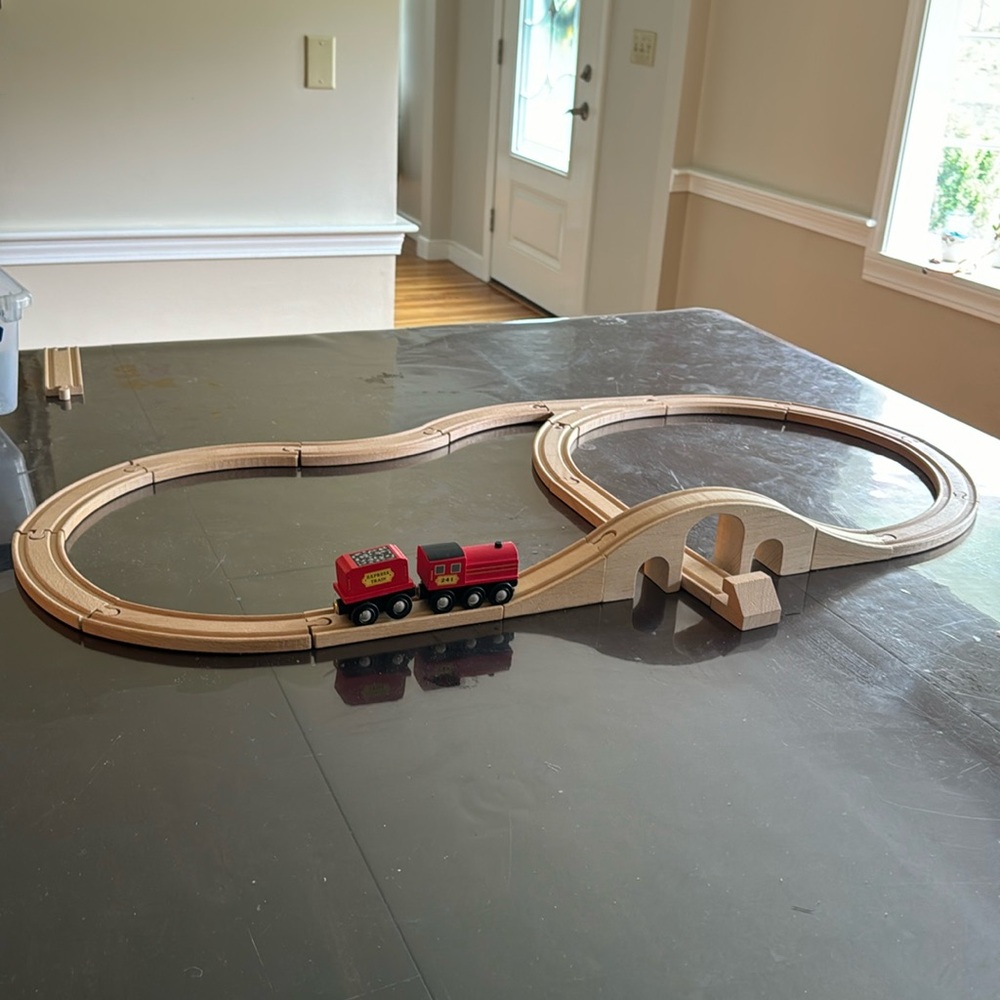 Melissa and Doug Classic Wooden Figure 8 Train set